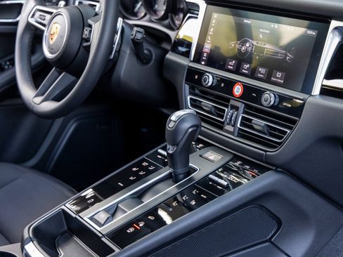 Certified 2025 Porsche Macan AWD/4WD image 53