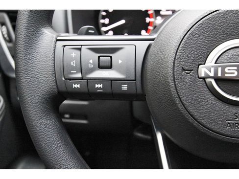 Used 2024 Nissan Rogue SV FWD image 15