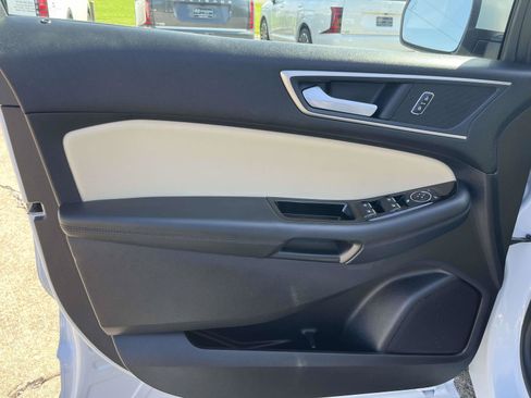 Used 2019 Ford Edge SEL w/ Equipment Group 201A FWD image 12
