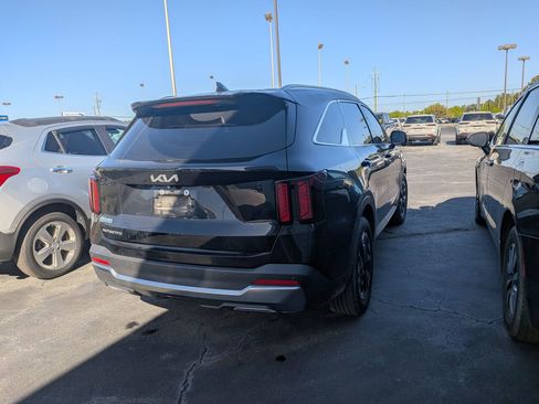 Used 2025 Kia Sorento S image 5