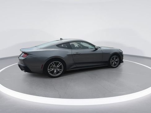 Used 2025 Ford Mustang Coupe RWD image 12