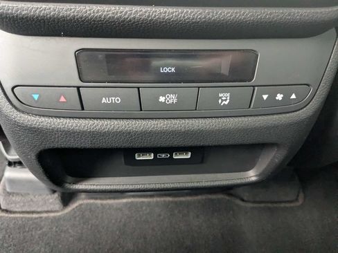 Used 2023 Honda Pilot Touring image 14