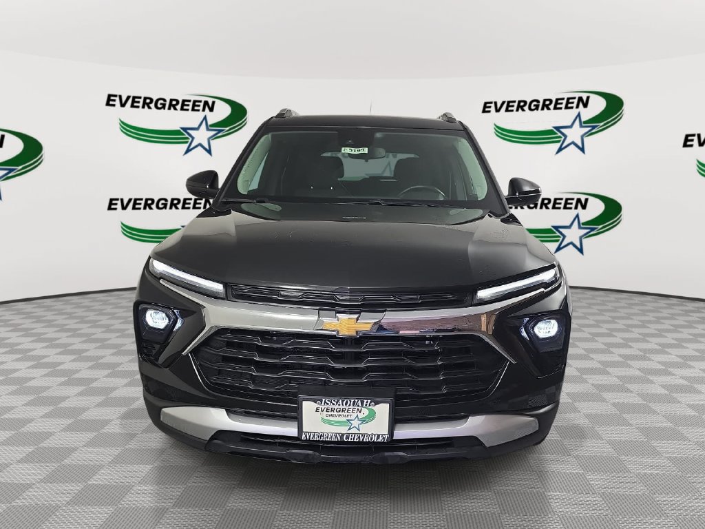 Used 2024 Chevrolet TrailBlazer LT w/ LT Cold Weather Package FWD image 2