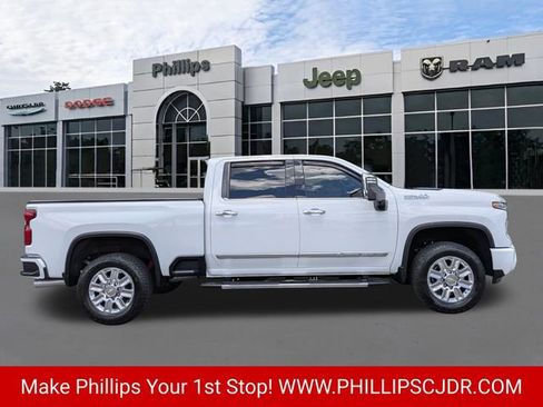 Used 2024 Chevrolet Silverado 3500 High Country w/ High Country Premium Package AWD/4WD image 2