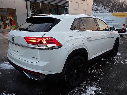 Used 2023 Volkswagen Atlas Cross Sport SE image 2