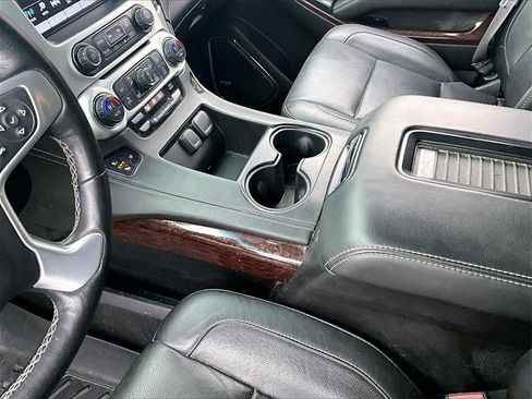 Used 2017 GMC Yukon SLT image 12