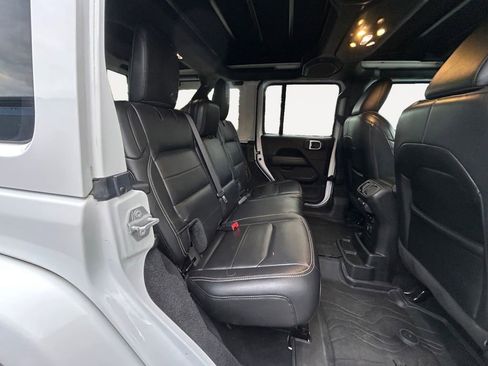 Used 2020 Jeep Wrangler Unlimited Sahara image 12