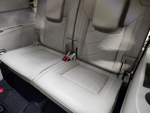 Used 2024 Volkswagen Atlas SE w/ Panoramic Sunroof Package image 52