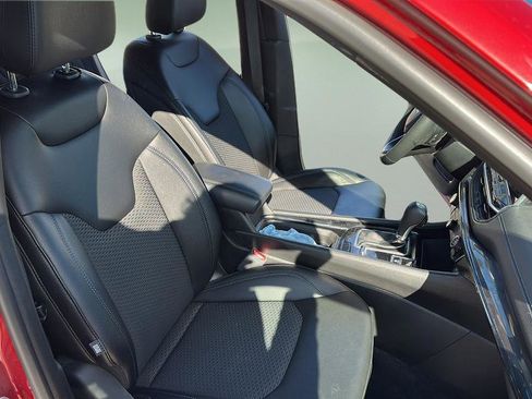 Used 2025 Jeep Compass Latitude w/ Altitude Special Edition image 19