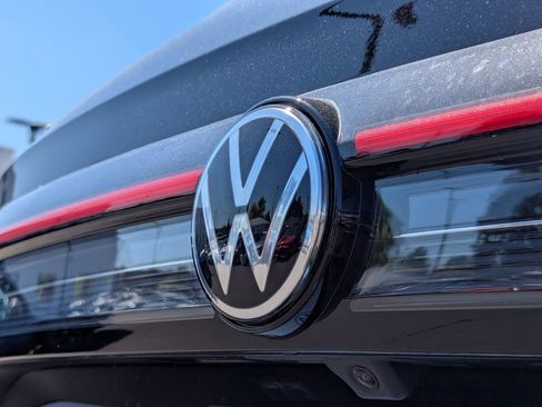 New 2026 Volkswagen Taos SE FWD image 30