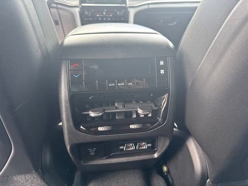 Used 2025 Jeep Grand Cherokee L Laredo AWD/4WD image 12