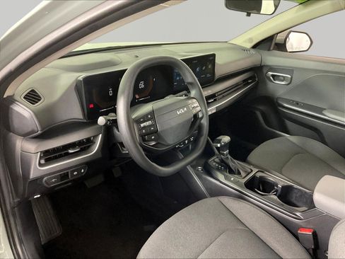 Used 2025 Kia K4 FWD image 17