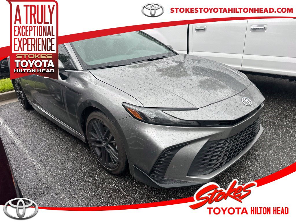 Used 2025 Toyota Camry SE FWD image 1