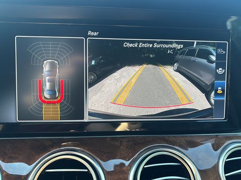 Used 2017 Mercedes-Benz E 300 4MATIC image 15