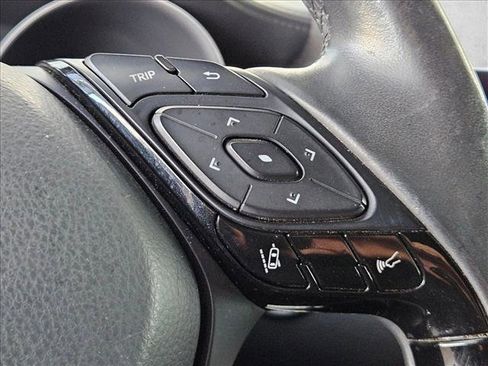 Used 2019 Toyota C-HR XLE image 11