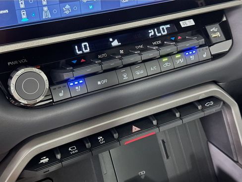 New 2026 Toyota Tundra Platinum AWD/4WD image 16