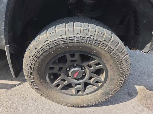 Used 2019 Toyota Tacoma TRD Off-Road AWD/4WD image 2
