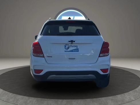 Used 2018 Chevrolet Trax LT w/ Sun & Sound Package FWD image 18