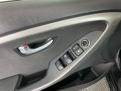 Used 2016 Hyundai Elantra GT FWD image 12