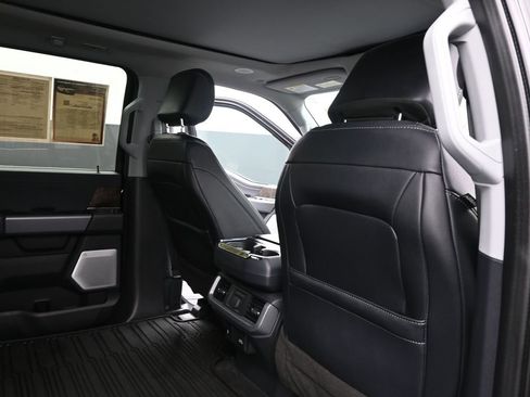 Used 2022 Ford F150 Lariat w/ Equipment Group 502A High image 11