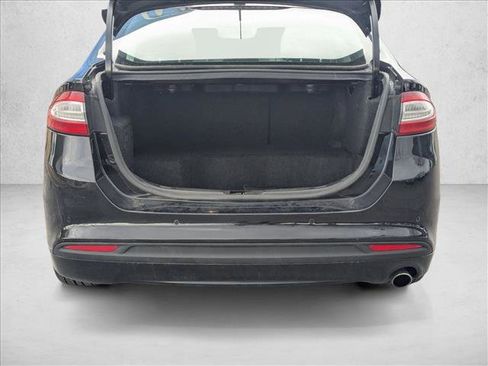 Used 2016 Ford Fusion SE image 3