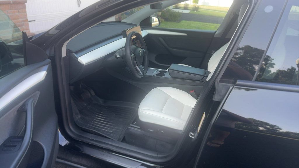 Used 2022 Tesla Model Y Long Range AWD/4WD image 4