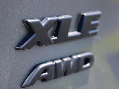 Used 2019 Toyota RAV4 XLE Premium w/ All Weather Liner Package AWD/4WD image 7