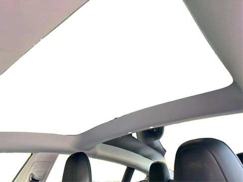 Used 2021 Tesla Model 3 Performance image 25