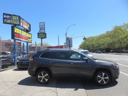 Used 2019 Jeep Cherokee Limited AWD/4WD image 9
