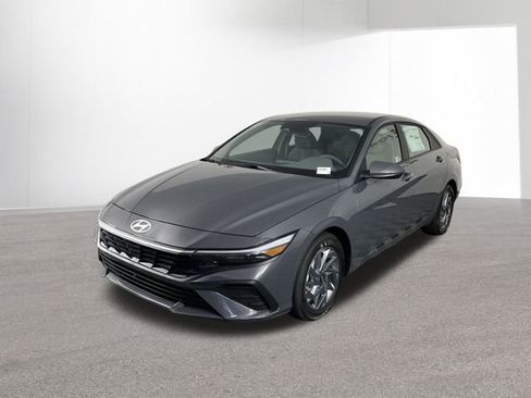 Used 2024 Hyundai Elantra SEL image 41