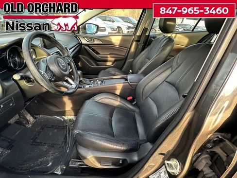 Used 2018 MAZDA MAZDA3 Grand Touring image 11