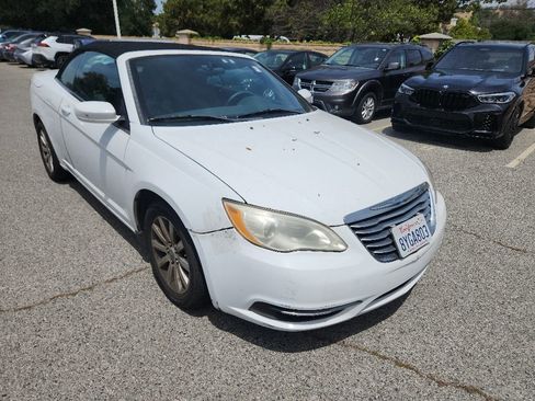 Used 2012 Chrysler 200 Touring FWD image 7