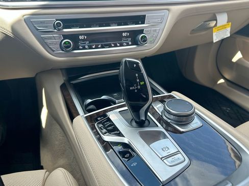 Used 2022 BMW 740i RWD image 20