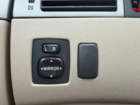 Used 2008 Toyota Solara SE image 25