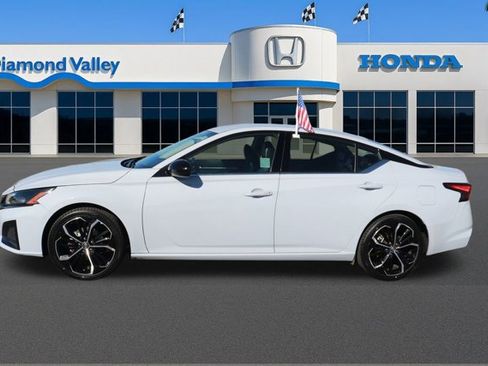 Used 2023 Nissan Altima 2.5 SR image 9