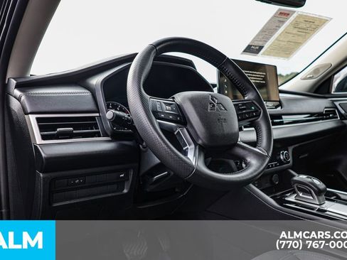 Used 2025 Mitsubishi Outlander SE image 30