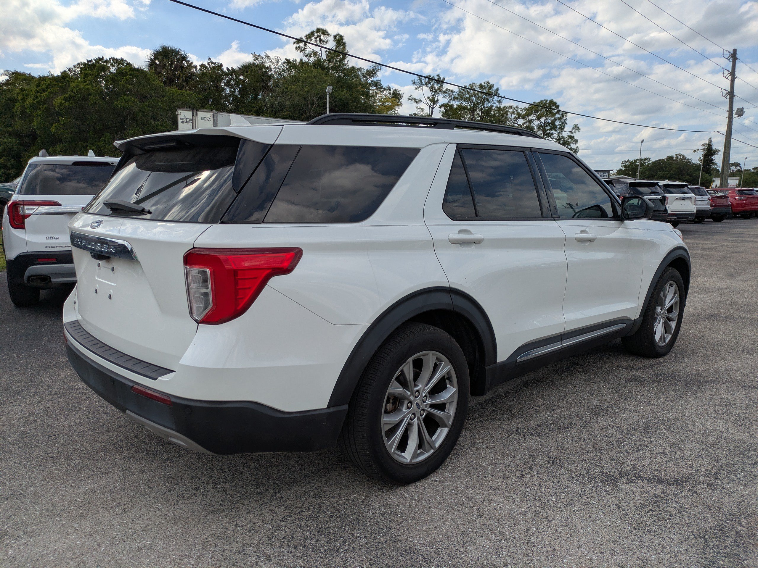 Used 2023 Ford Explorer XLT w/ Equipment Group 202A RWD image 4
