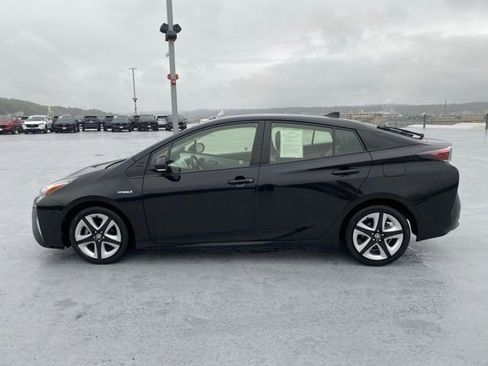 Certified 2017 Toyota Prius Three Touring w/ Carpet Mat Package FWD image 6