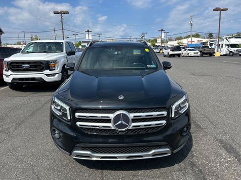 Used 2022 Mercedes-Benz GLB 250 4MATIC image 2