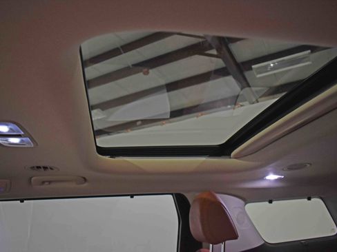 Used 2025 Kia Carnival SX Prestige image 28