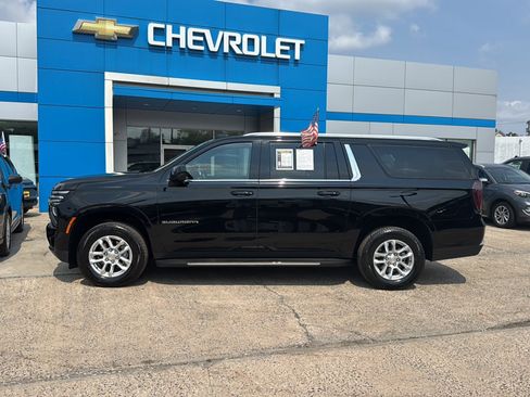 Used 2026 Chevrolet Suburban LT AWD/4WD image 8