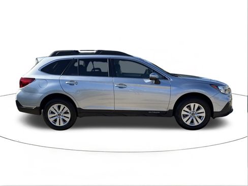 Used 2019 Subaru Outback 2.5i Premium image 2