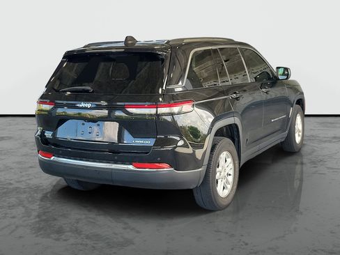 Used 2023 Jeep Grand Cherokee Laredo AWD/4WD image 2
