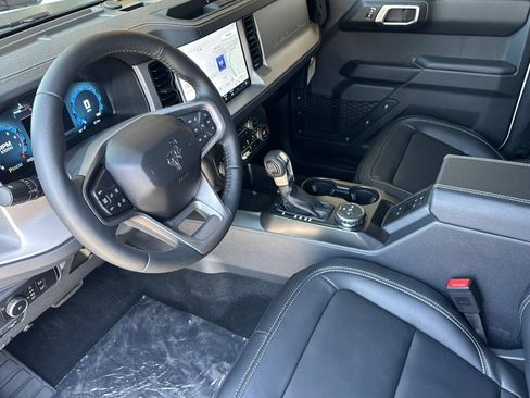 New 2026 Ford Bronco Outer Banks w/ Black Appearance Package AWD/4WD image 9