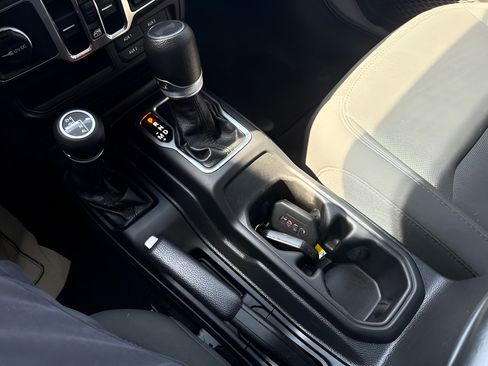 Used 2023 Jeep Wrangler Unlimited Sport AWD/4WD image 24