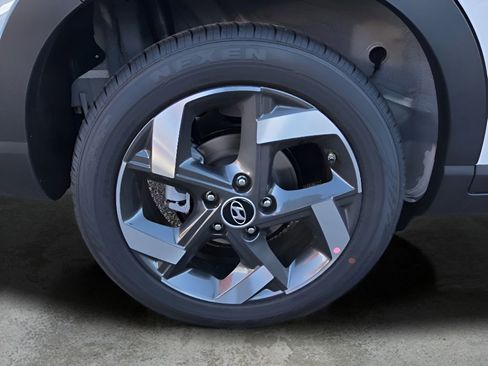 Used 2025 Hyundai Venue SEL image 10