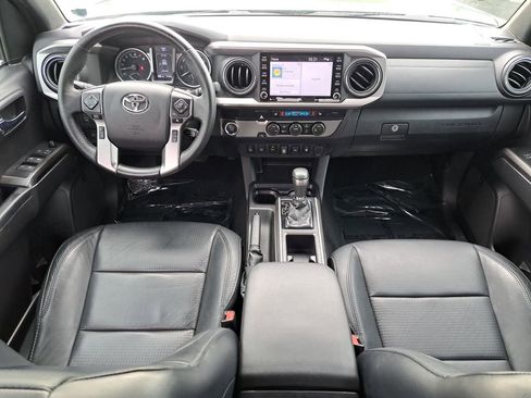 Certified 2022 Toyota Tacoma Limited image 9