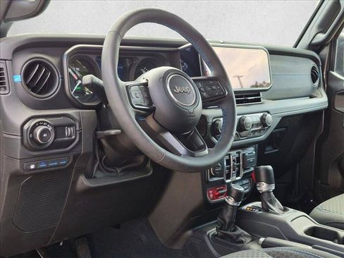 Used 2024 Jeep Wrangler Unlimited Rubicon 4xe w/ Technology Group AWD/4WD image 9