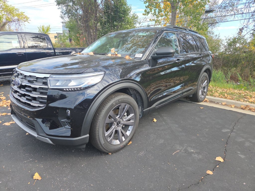 Used 2026 Ford Explorer Active w/ Active Comfort Package AWD/4WD image 1