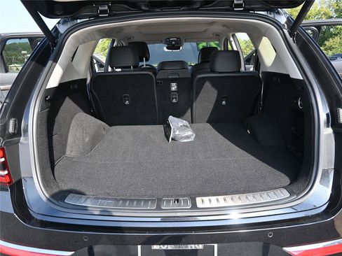 Used 2025 Genesis GV80 2.5T Select image 17